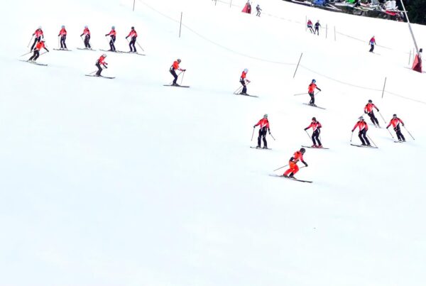 WSS SKI schule Skifahren in einer traumhaften Bergkulisse