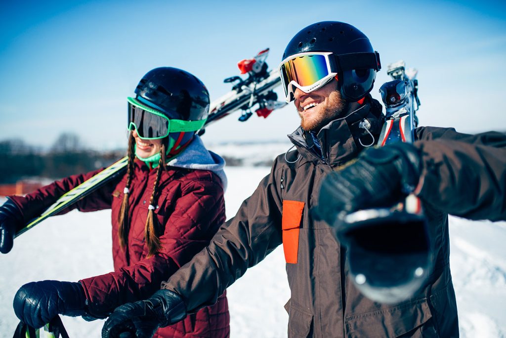 Clear blue skies, fresh mountain air, and endless snowy landscapes in Hinterstoder create the ultimate winter adventure with WSS SKI.