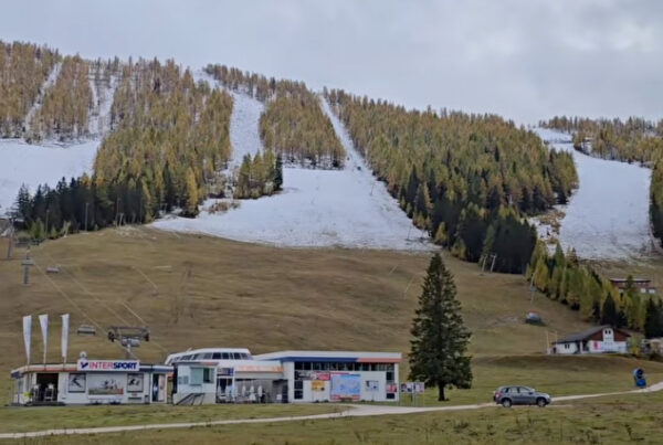 There’s a special silence in Hinterstoder these days, winter is coming, snow is here, not everywhere but it is coming